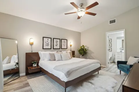 Primary suite with king bed and en-suite bathroom